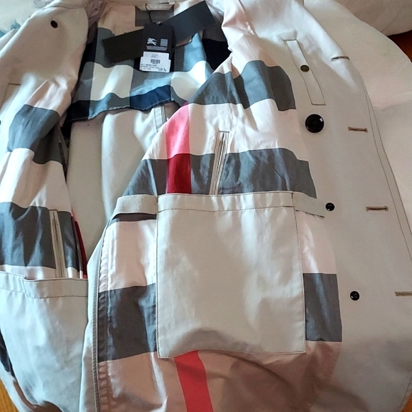 Men's Burberry Trench Coat - Picture 15 of 16